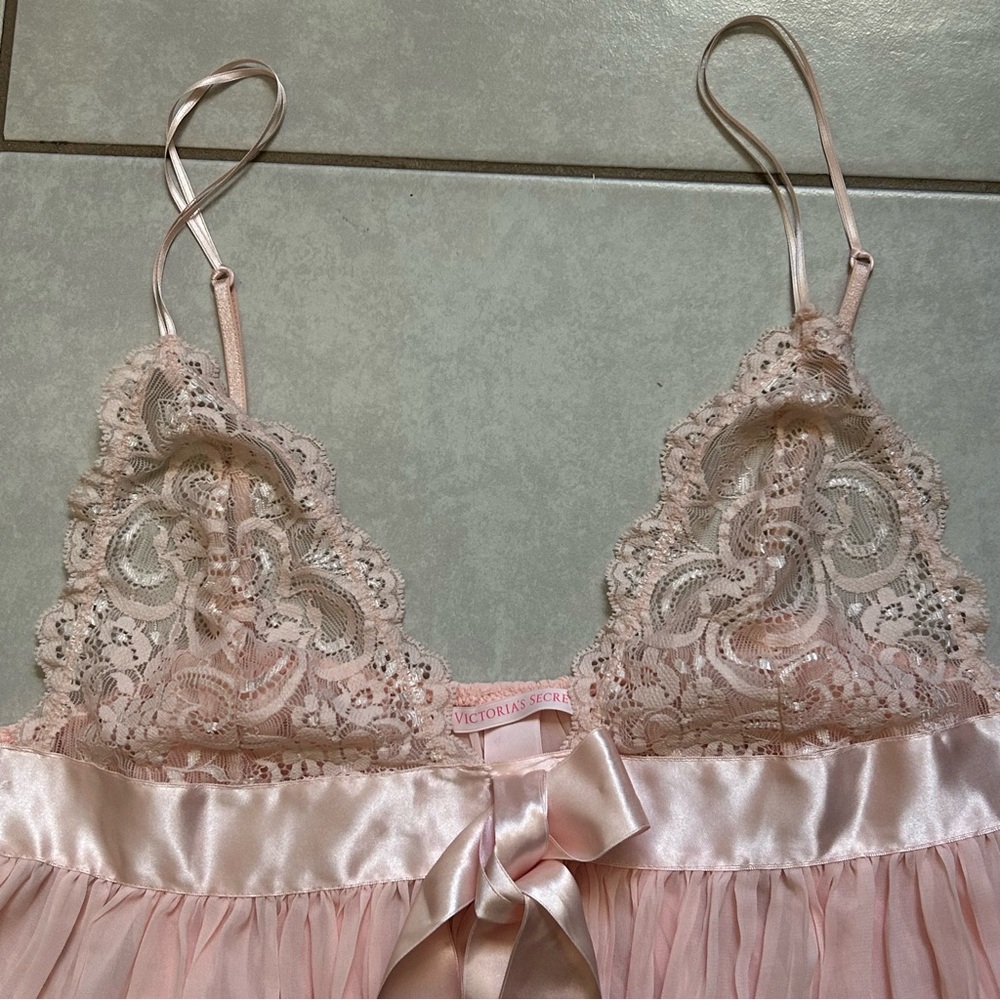 Victoria's Secret Pleated Bow Babydoll dress with
Satin Trim Bow - Picture 7 of 10